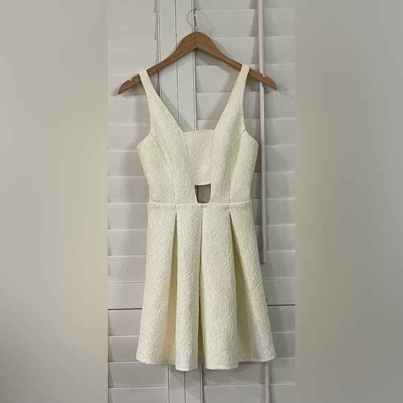 Topshop Keyhole Cutout Dress - Picture 1 of 8